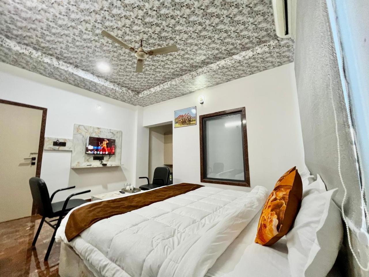 Hotel Banjara Hills Ābu Road Buitenkant foto